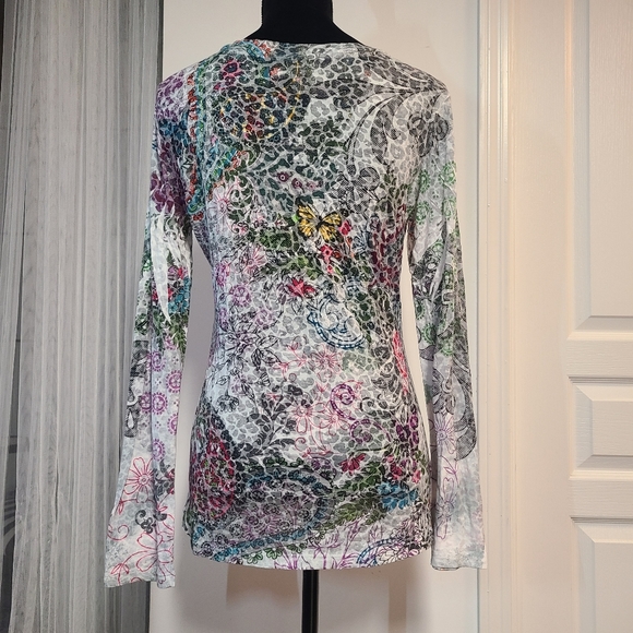 Long Sleeve Top V Neck Animal Print w Rhinestones - Picture 3 of 14